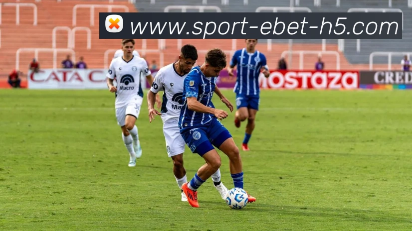 德甲争冠局势紧张拜仁领跑莱比锡失利多特平局再添变数