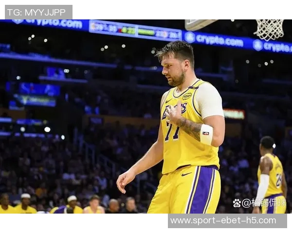 三球半场表现惨淡仅得5分正负值低至21引发热议