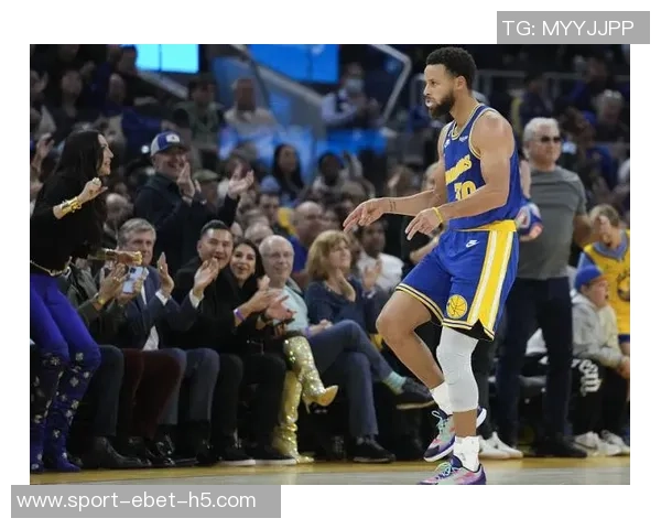 理查兹排球式进攻篮板助古德温压哨三分点燃全场激情 理查兹排球式进攻篮板助古德温压哨三分点燃全场激情